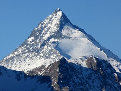 Massif mountains snow