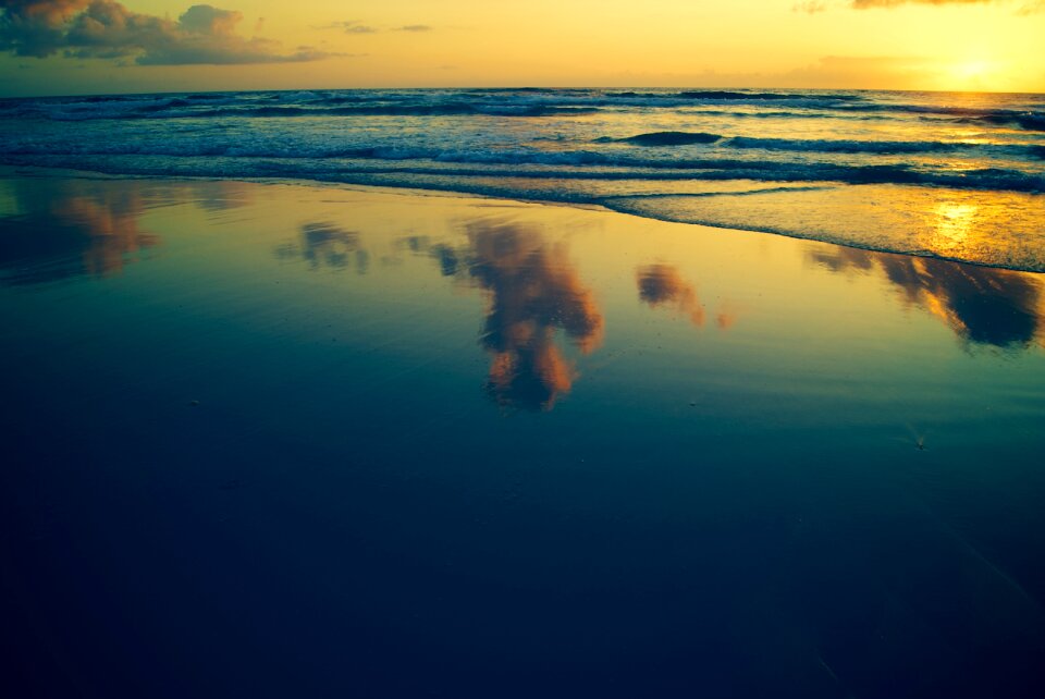 Reflective sea