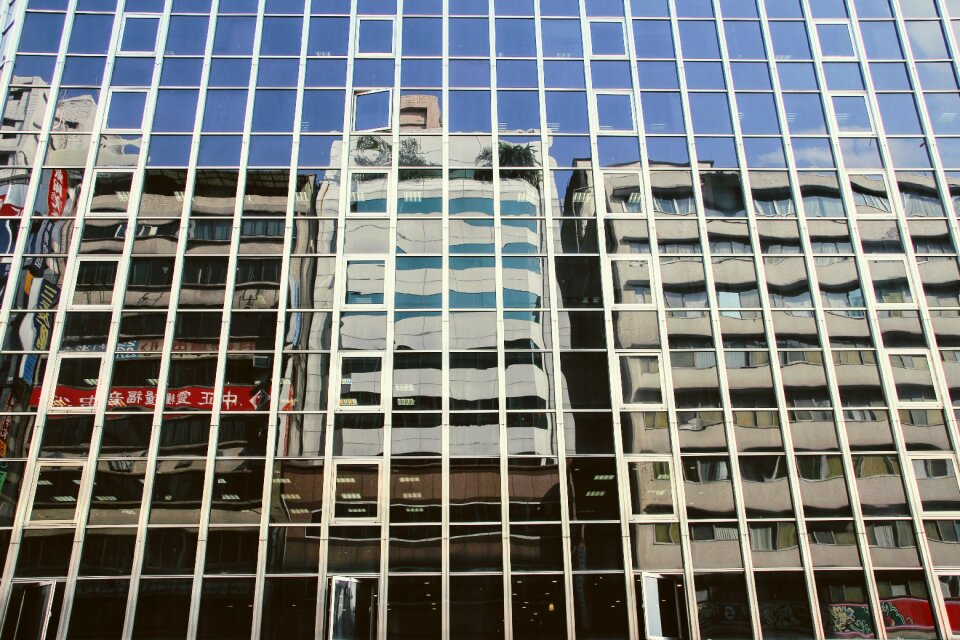 Architecture mirroring window
