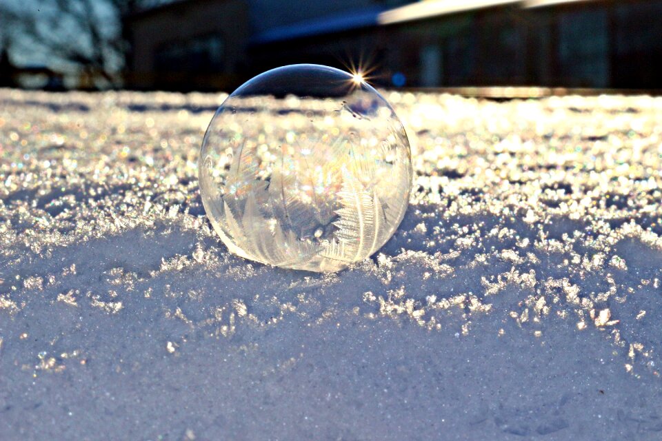 Crystalline frozen bubble frozen
