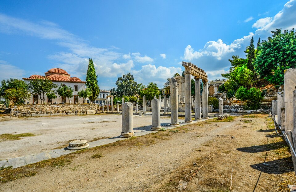 Ruins columns agora