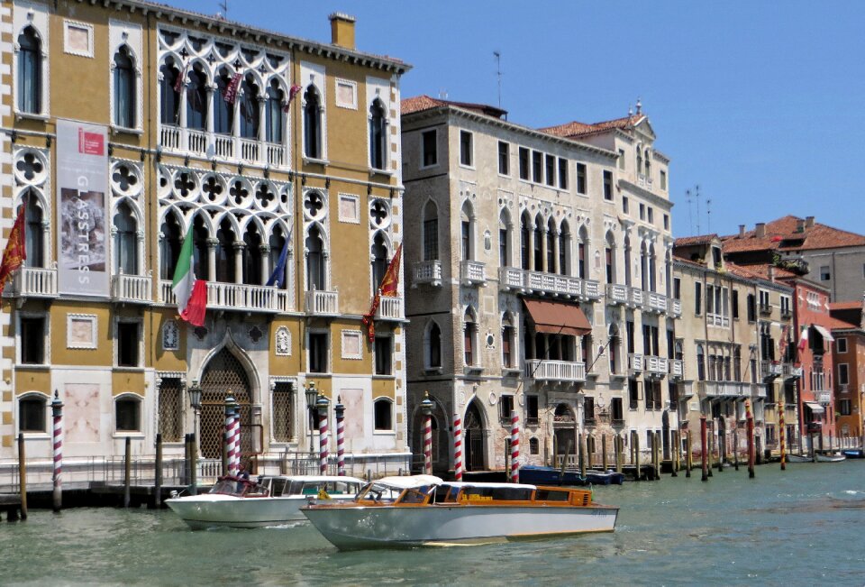 Cad'oro facades channel