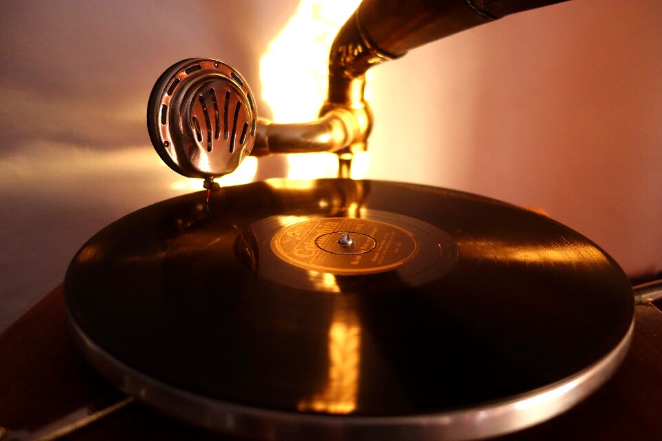 Music tinge turntable