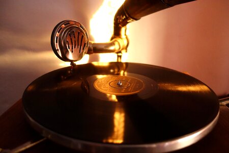 Music tinge turntable
