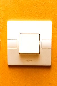 Yellow walls light