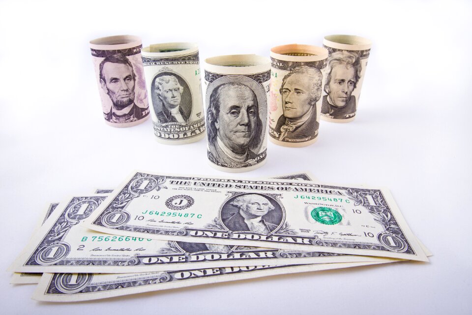 Currency finances crisis