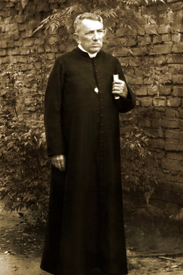 Priest cicero romão