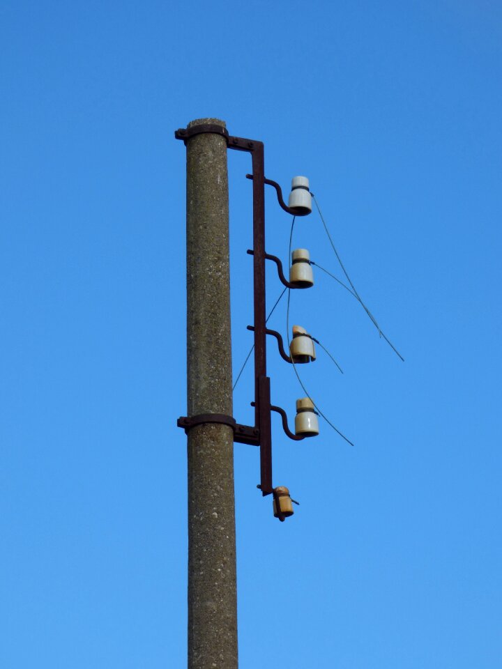 Light cut current insulator