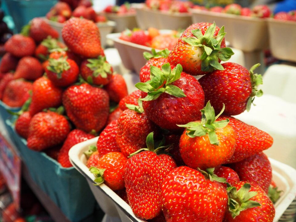 Strawberries marche fruit