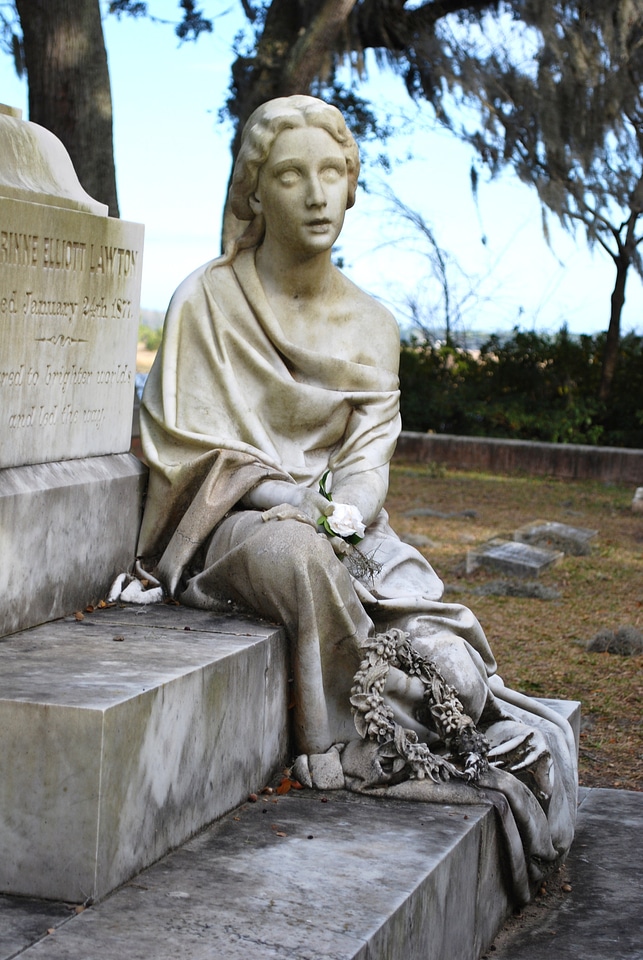Tombstone sculpture savannah