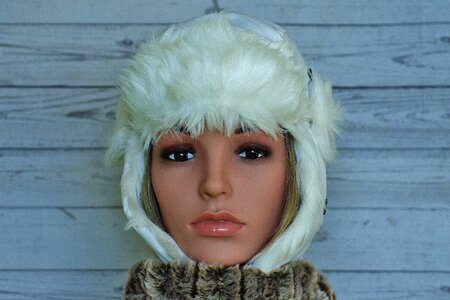 Cold female display dummy