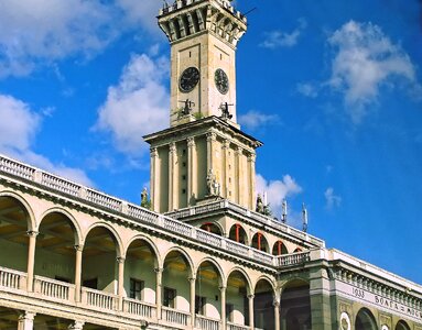 Terminal building clock