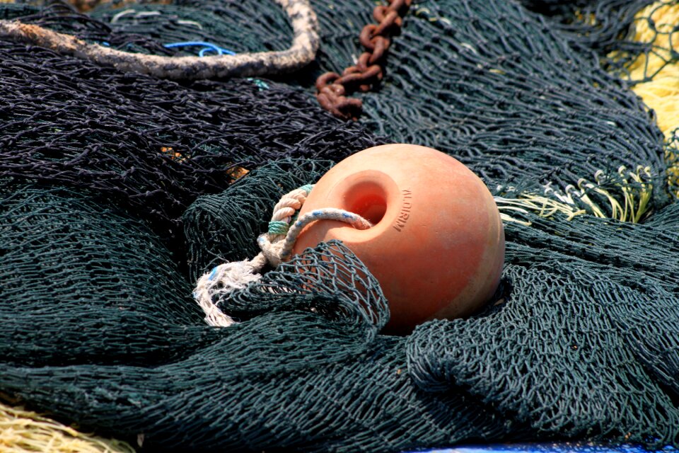Cast net fishing pontoon