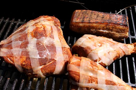 Barbecue grill sports smoker