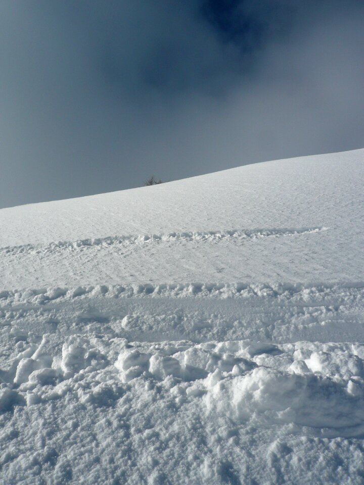 Mountain winter traces