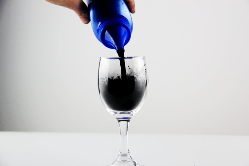 Black flow pigment