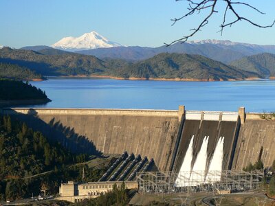 Shasta dam shasta lake mount shasta