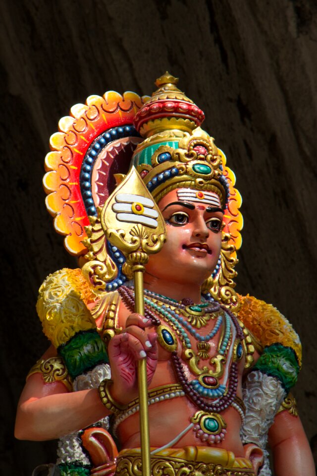 Kong kuala cave statue