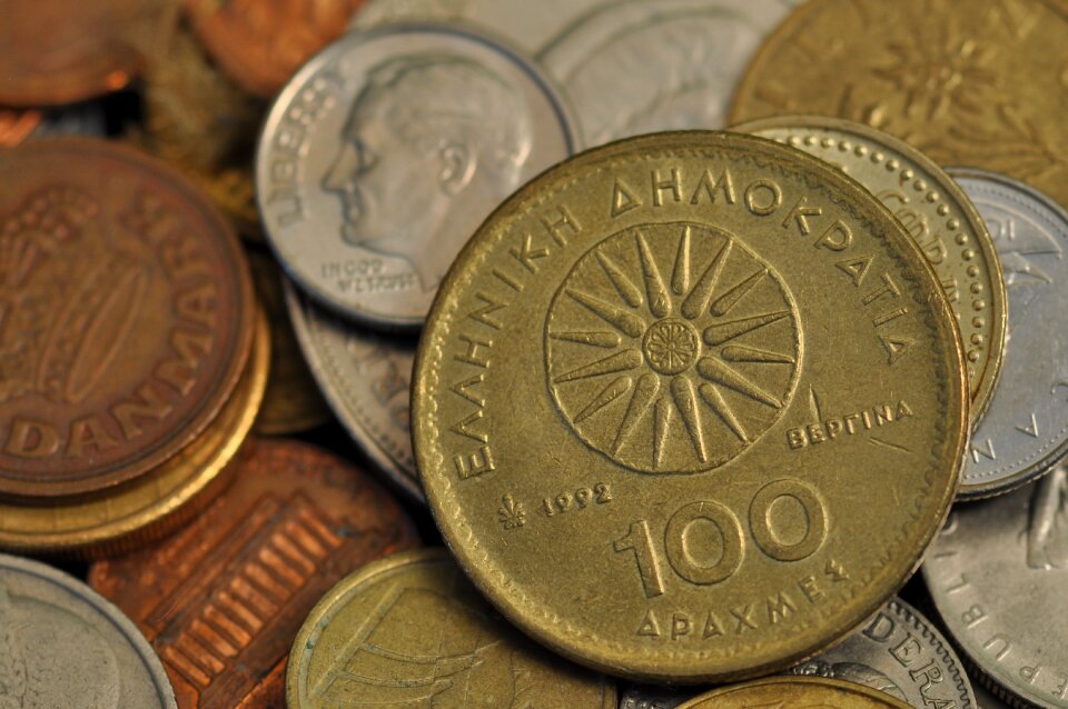 Currency finance loose change