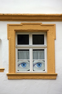 Window eyes building