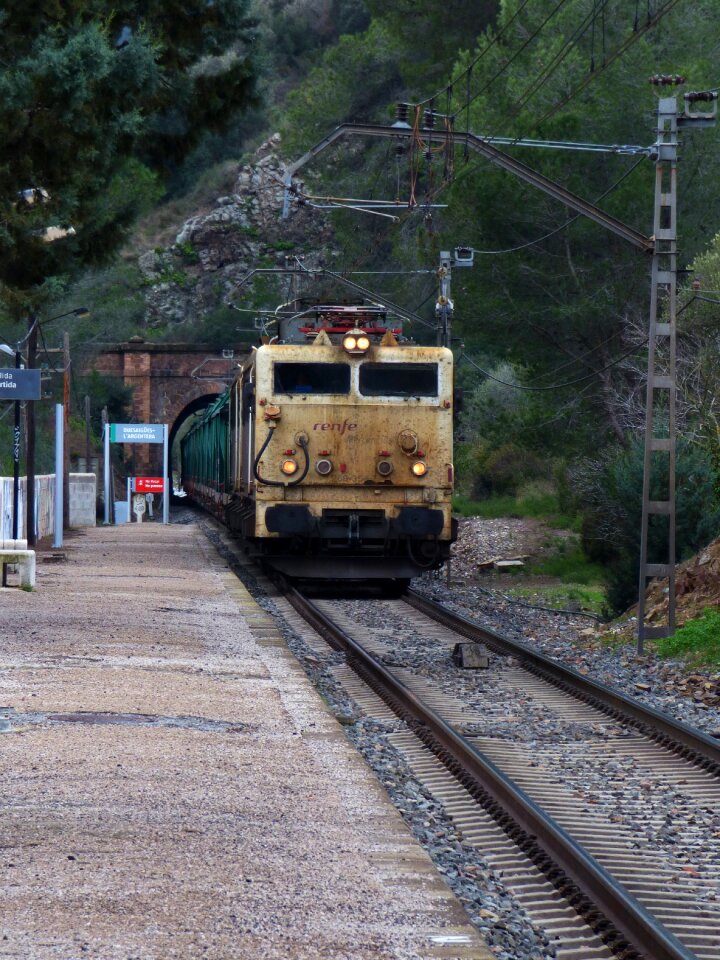 Station locomotive goods