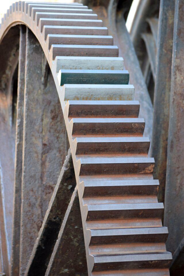 Transmission gear rotation