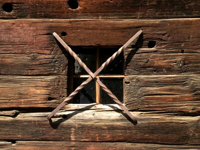 Blockhouse window staples photo