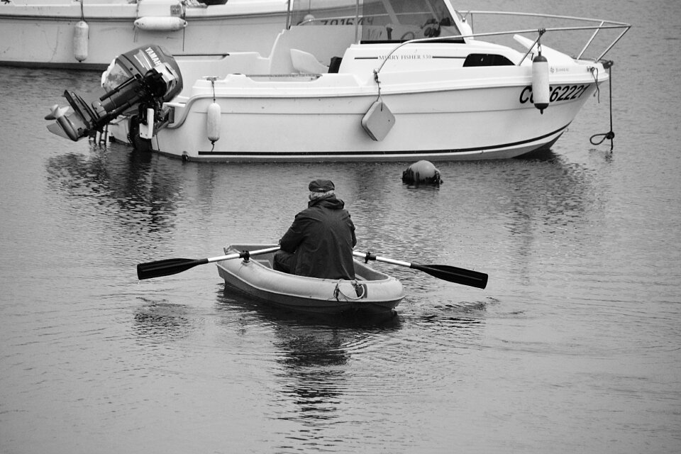 Black and white water relax