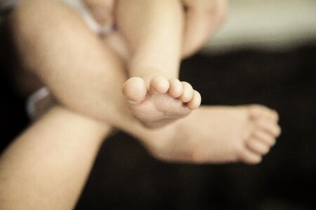 Feet newborn photo