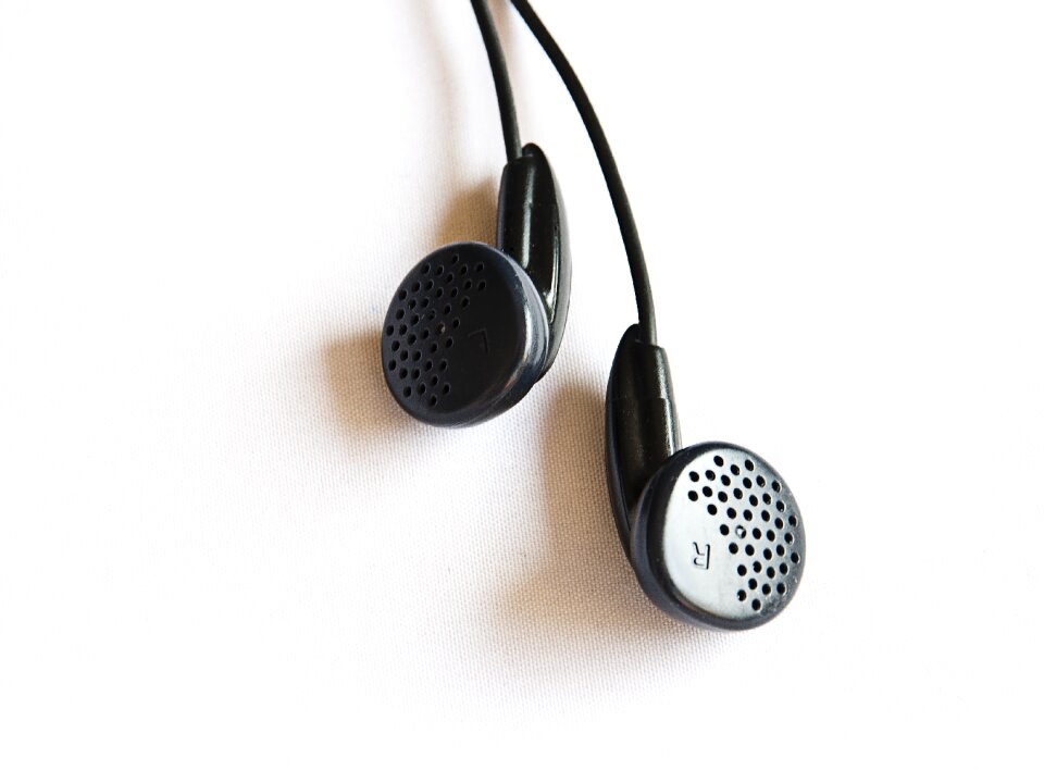 Wired audio earphone