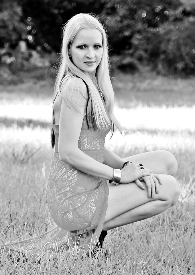 Blonde woman dress black and white