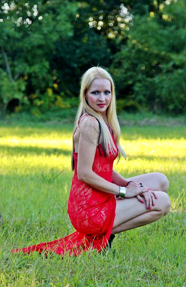 Blonde red dress pretty