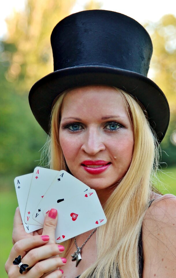 Facial cards hat