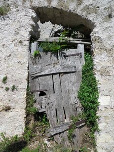 Old walls lapsed dood