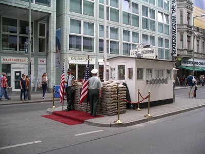 Berlin checkpoint charlie attraction