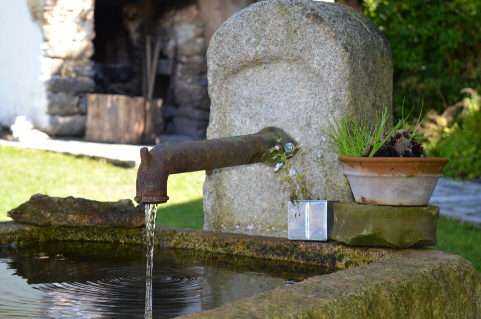 Flow stone fountain garden