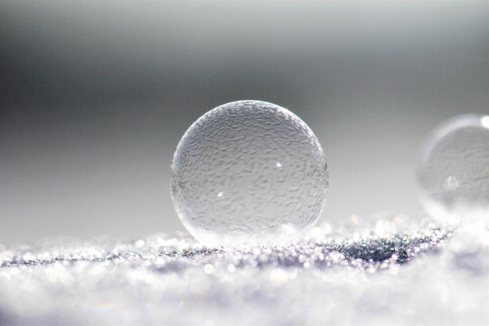 Frozen bubble eiskristalle winter