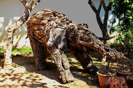 Animal sunlight garden sculpture