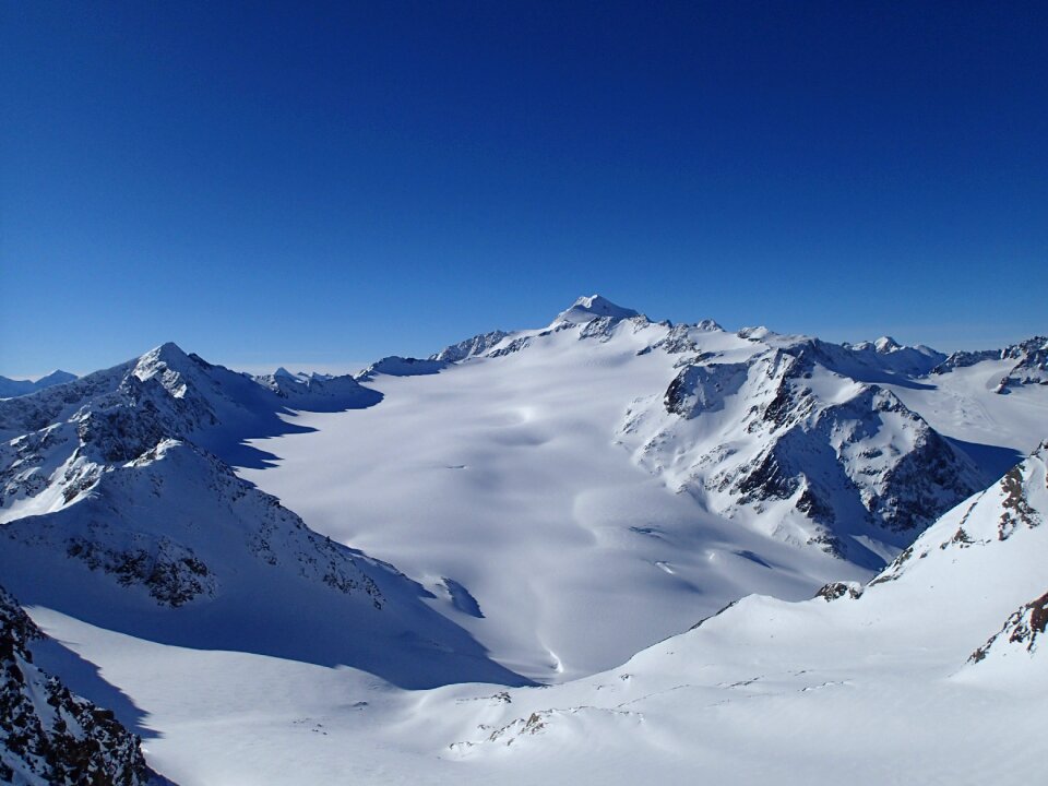 Snow-capped mountains stok austria
