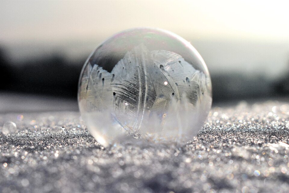Frozen bubble eiskristalle winter