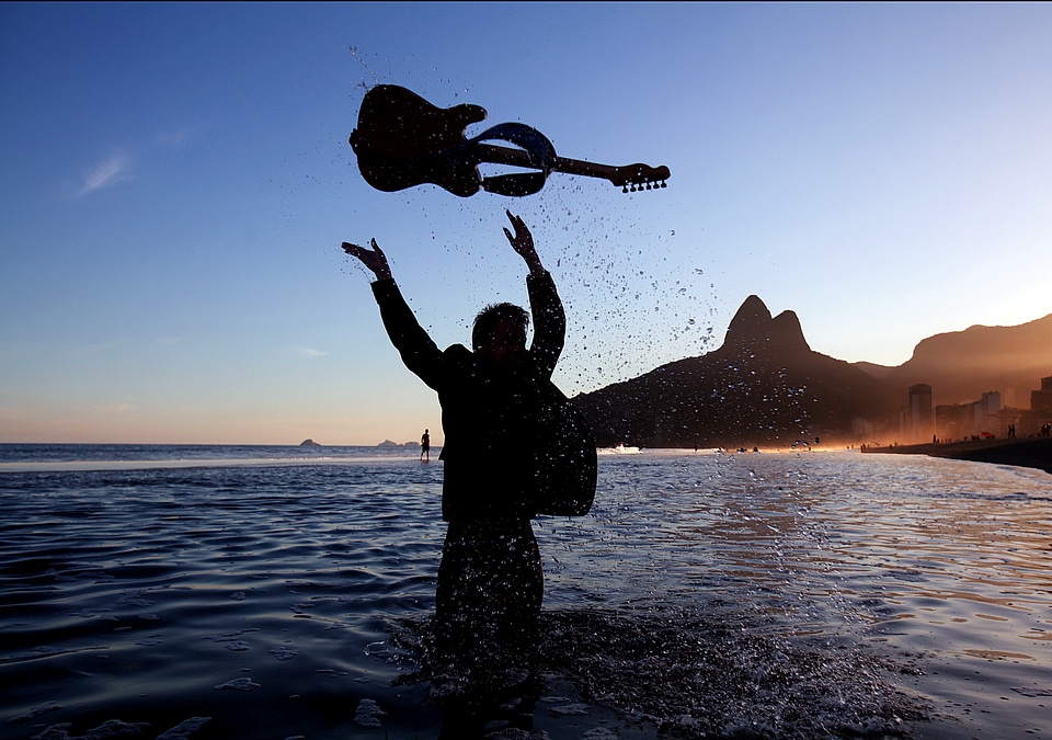 Ocean water tossing