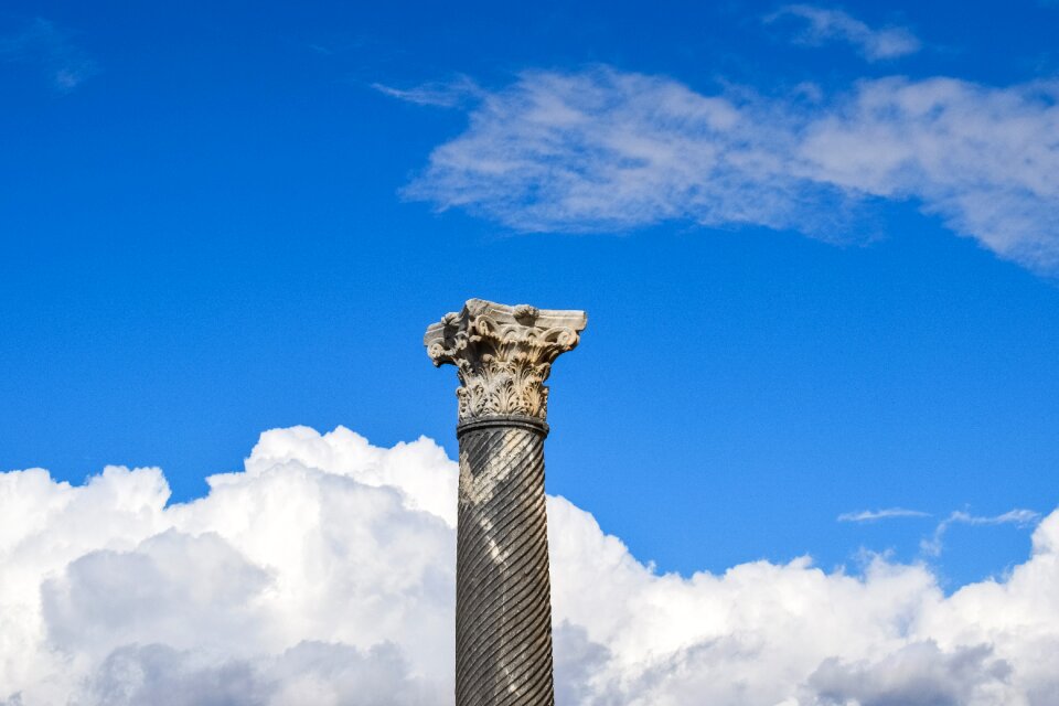 Site column corinthian order