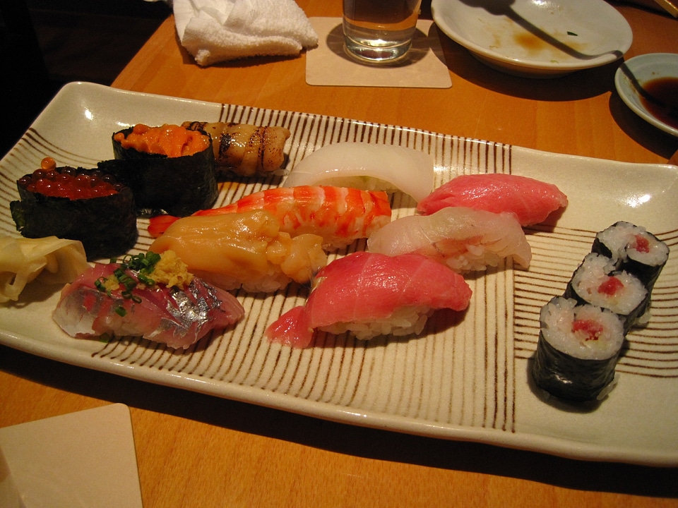Sushi tsukijishijo station fish