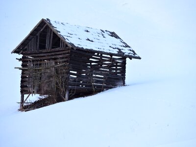 Heustadel wintry field barn photo