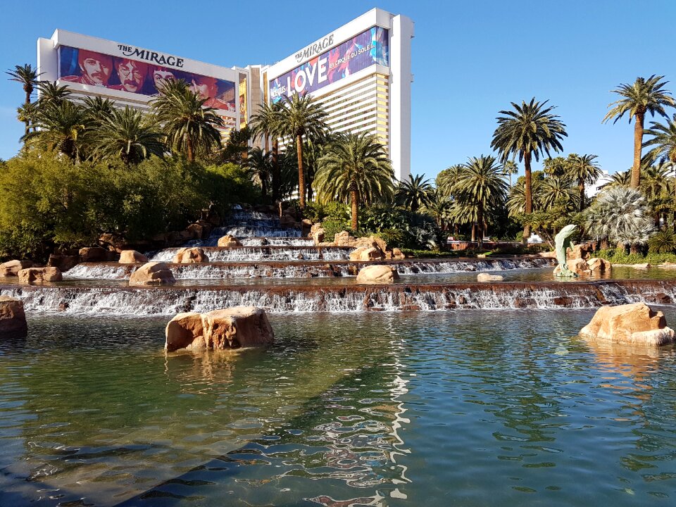 Holiday boulevard fountain