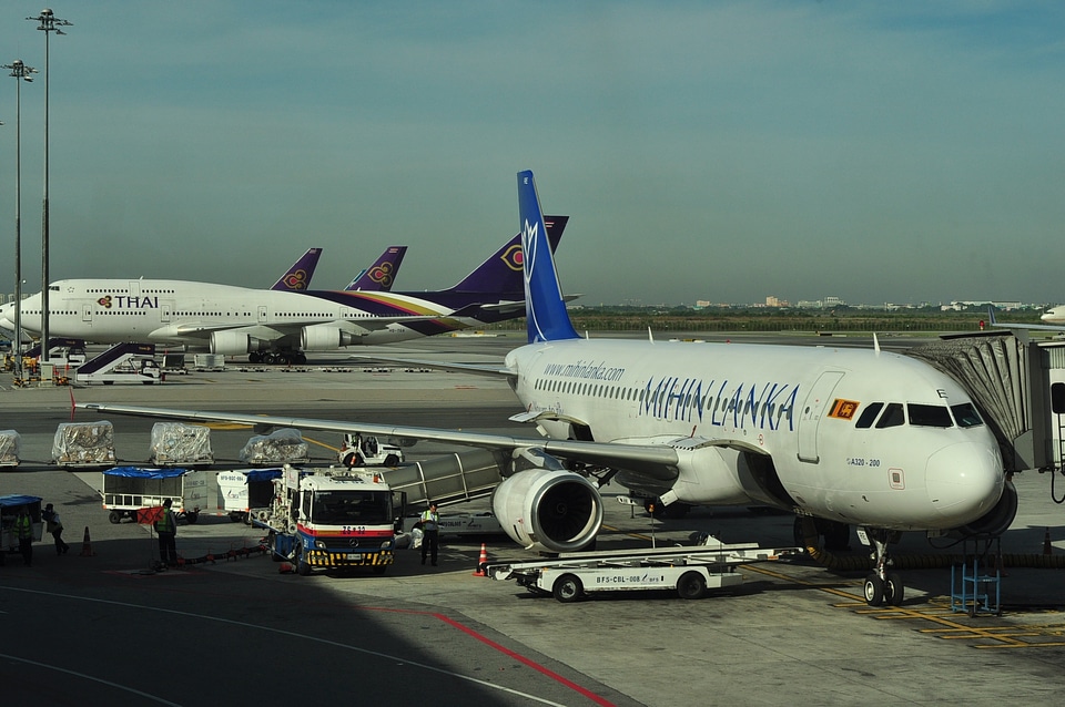Airplane aircraft gateway