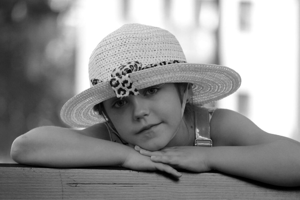 Cherno-white hat summer