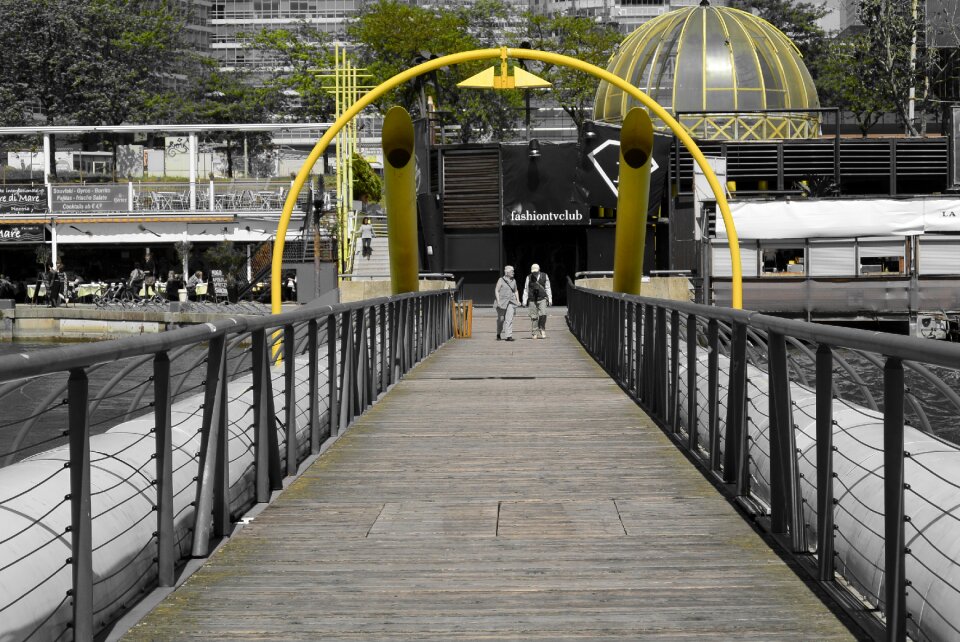 Bridge yellow seniors
