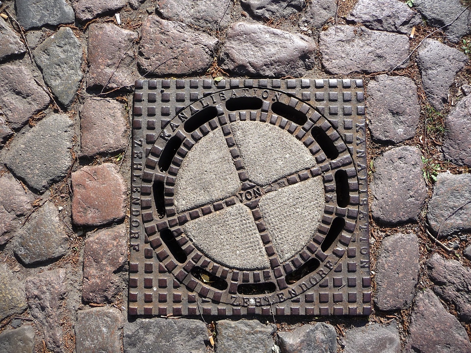 Manhole cover invisible hidden