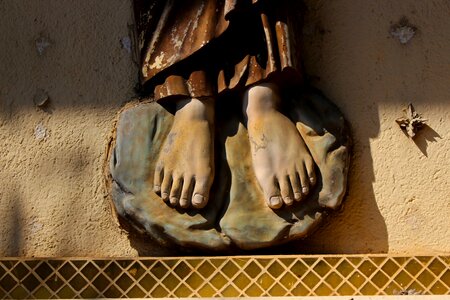 Foot monument religion